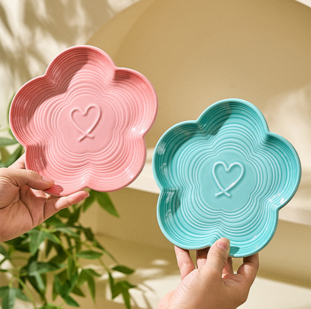 Plum Blossom-Shaped Ceramic Pet Bowl