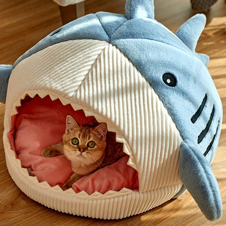 KuschelNest – Portable Cat Cave with Cozy Cushion