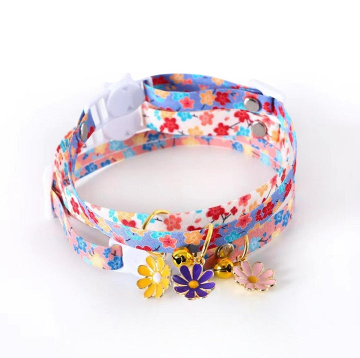 Colourful Daisy Adjustable Pet Collar for Cats and Small Dogs