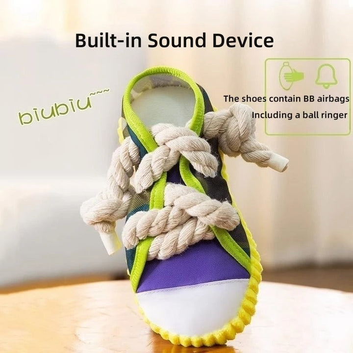 Squeaky slipper with sturdy cotton rope – dental care &amp; fun for dogs