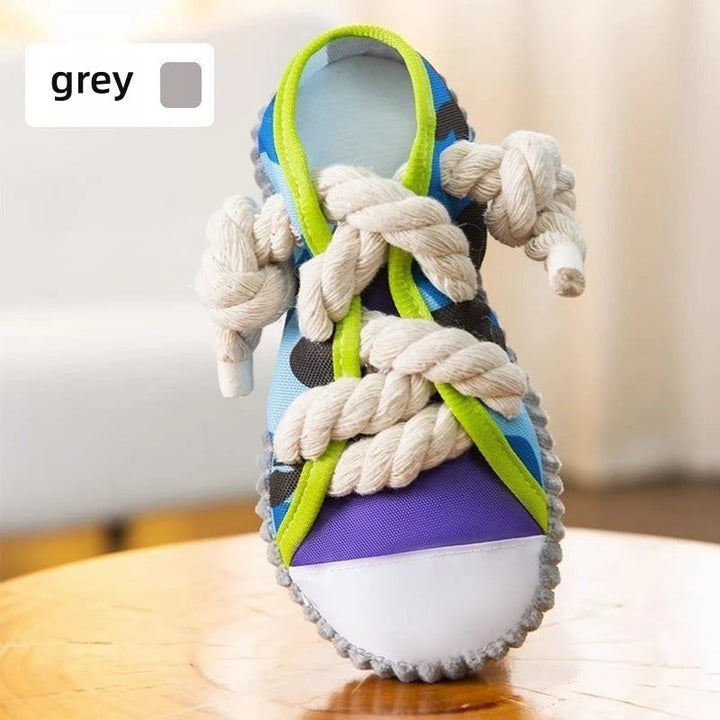 Squeaky slipper with sturdy cotton rope – dental care &amp; fun for dogs