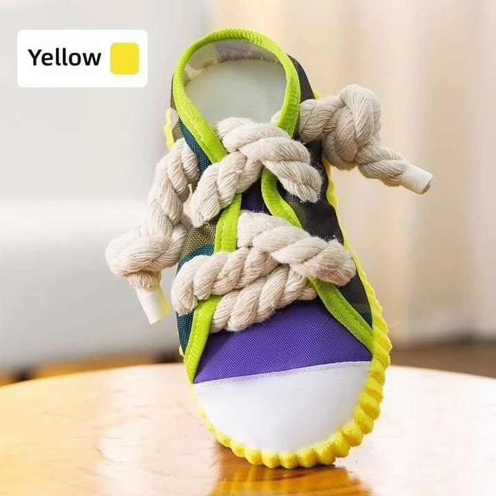 Squeaky slipper with sturdy cotton rope – dental care &amp; fun for dogs